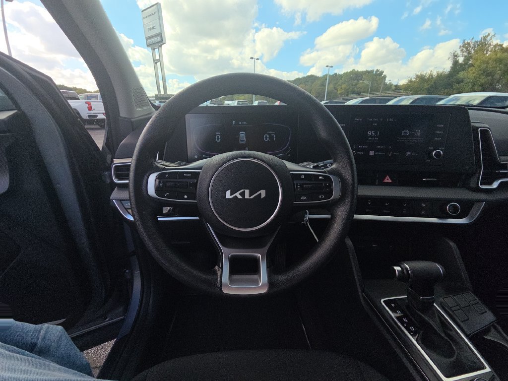 Used 2025 Kia Sportage LX FWD image 15