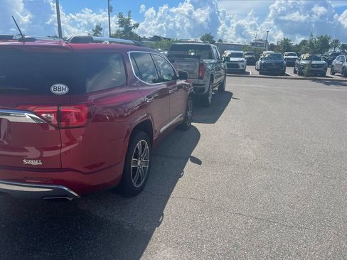 Used 2019 GMC Acadia Denali w/ Technology Package FWD image 4