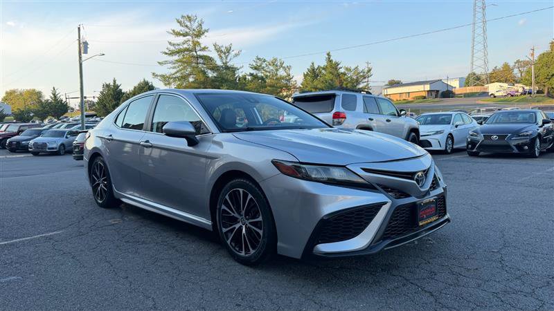 Used 2021 Toyota Camry SE FWD image 3