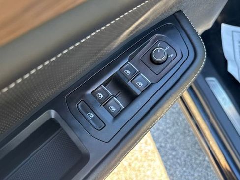 Certified 2025 Volkswagen Atlas SE image 12