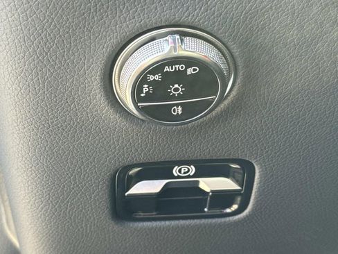 Used 2025 Mercedes-Benz GLC 300 image 20