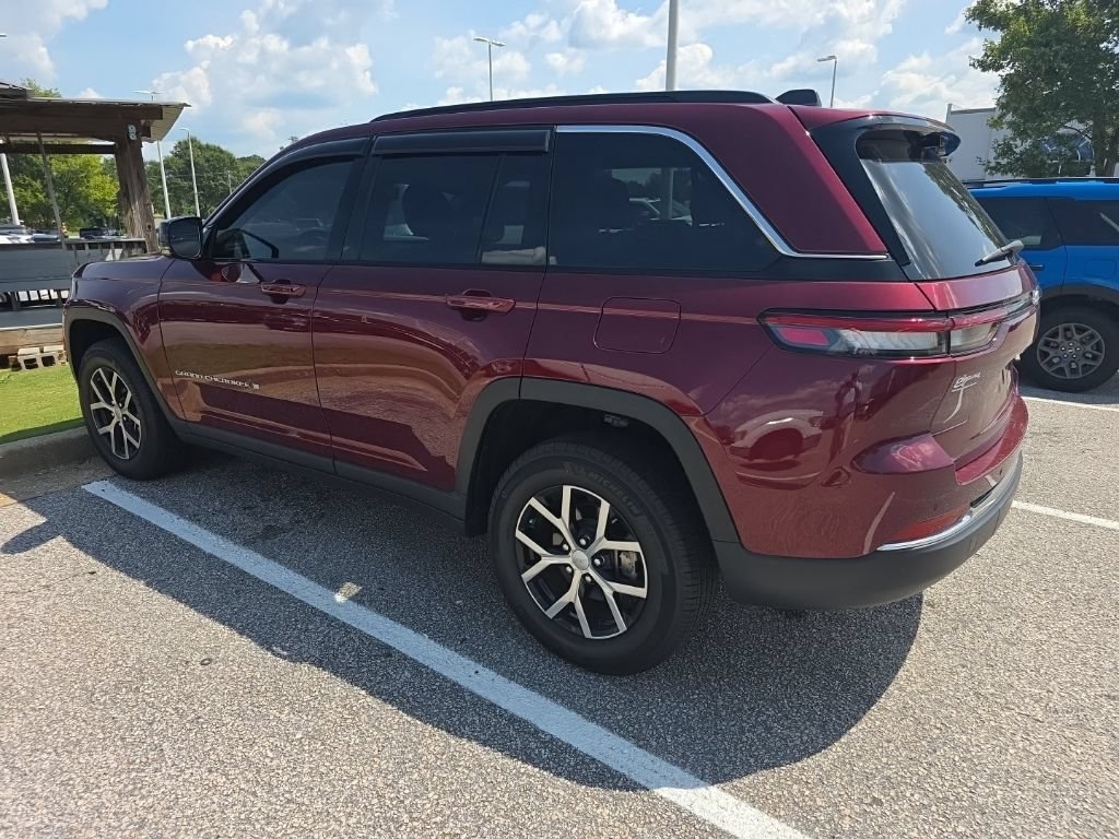 Used 2024 Jeep Grand Cherokee Limited w/ Luxury Tech Group II RWD image 13