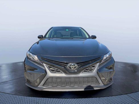 Used 2023 Toyota Camry SE FWD image 2
