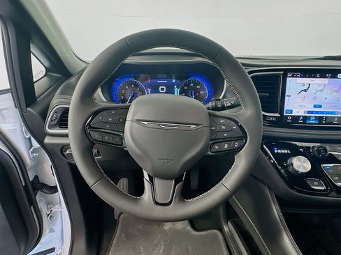 New 2027 Chrysler Pacifica Limited w/ S Appearance Package FWD image 11
