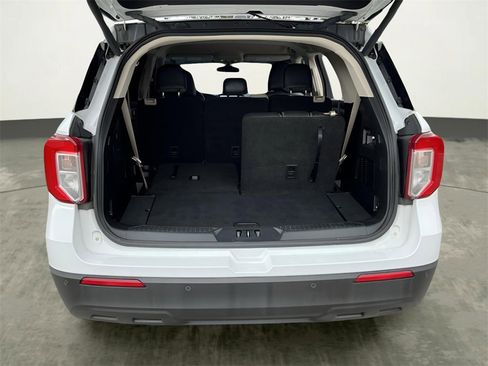 Used 2021 Ford Explorer 2WD image 18
