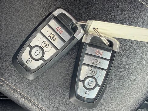 Used 2019 Ford Edge Titanium w/ Equipment Group 301A AWD/4WD image 27
