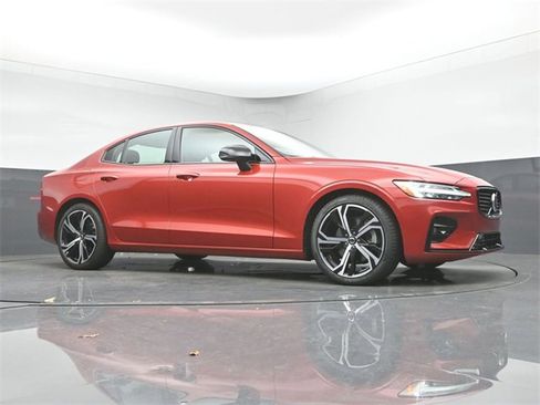 Used 2023 Volvo S60 B5 Plus image 35
