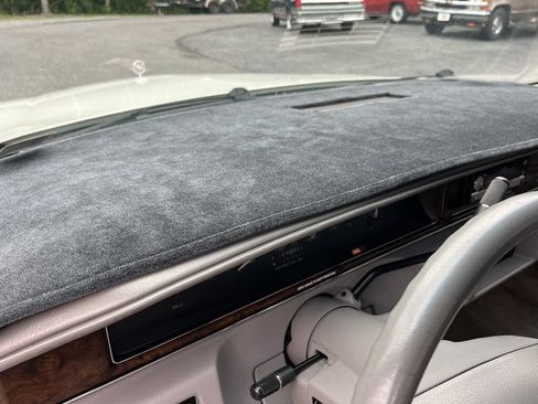 Used 1992 Buick Roadmaster Sedan RWD image 32