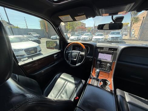 Used 2017 Lincoln Navigator Select AWD/4WD image 15