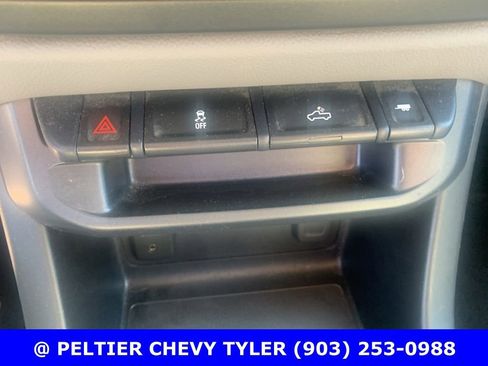 Used 2018 Chevrolet Colorado W/T w/ WT Convenience Package RWD image 17