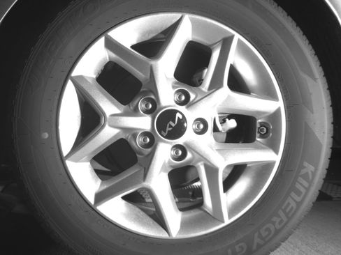 Used 2025 Kia Soul LX w/ LX Technology Package FWD image 14