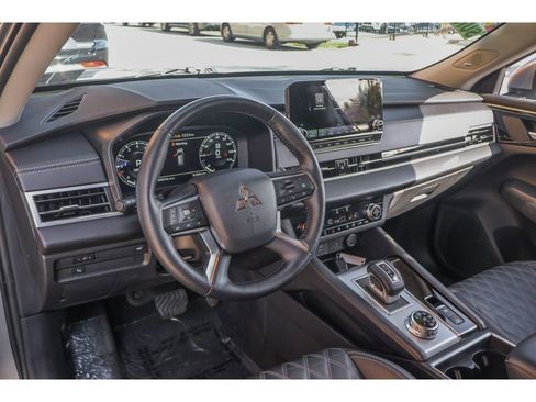 Used 2024 Mitsubishi Outlander SEL image 11