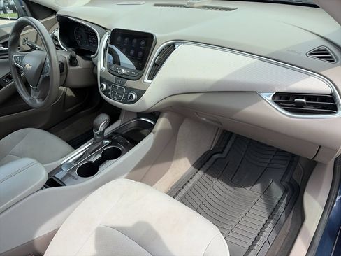 Used 2021 Chevrolet Malibu LT FWD image 30