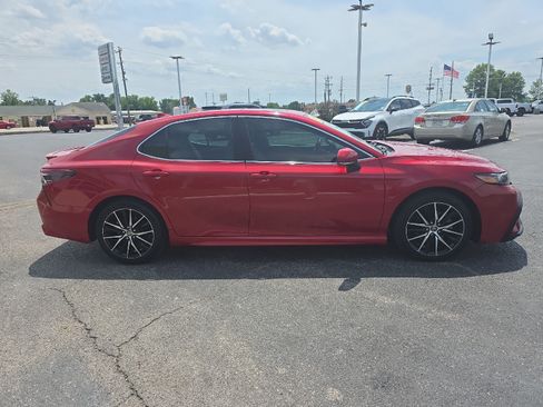 Used 2021 Toyota Camry SE FWD image 5