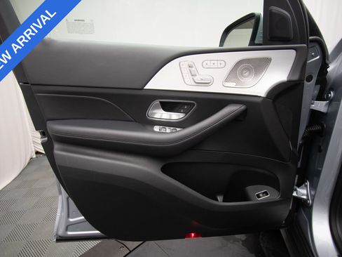 Used 2025 Mercedes-Benz GLS 450 4MATIC image 23