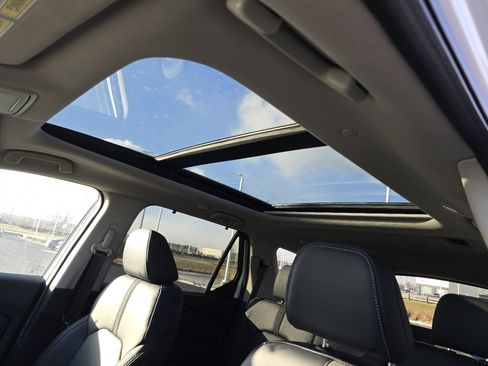 New 2025 Honda Pilot Touring image 4