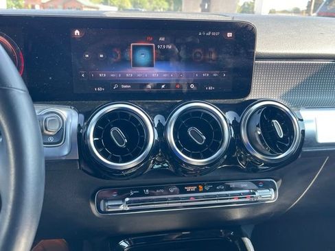 Used 2023 Mercedes-Benz GLB 250 4MATIC w/ Premium Package image 23