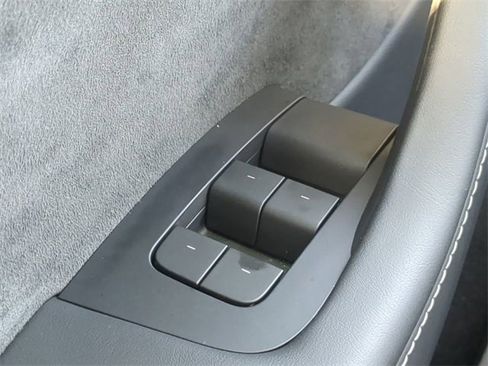 Used 2024 Tesla Model Y Long Range image 24