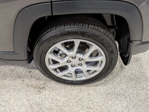 Used 2024 Jeep Compass Latitude AWD/4WD image 10