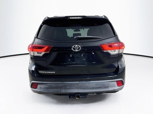 Used 2018 Toyota Highlander LE FWD image 30