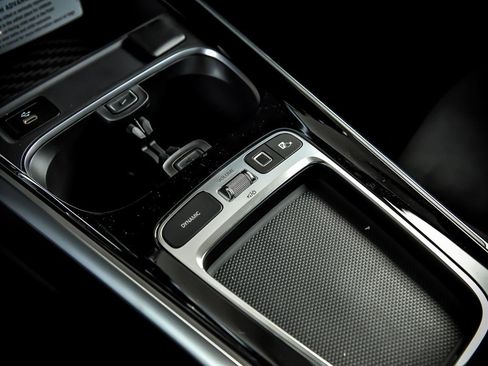 Certified 2025 Mercedes-Benz GLB 250 4MATIC image 23