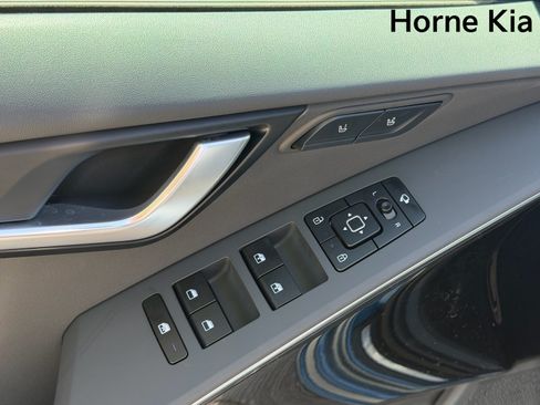 New 2026 Kia Niro SX Touring FWD image 21