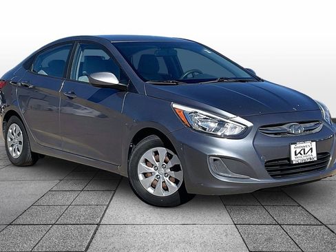 Used 2017 Hyundai Accent SE image 2