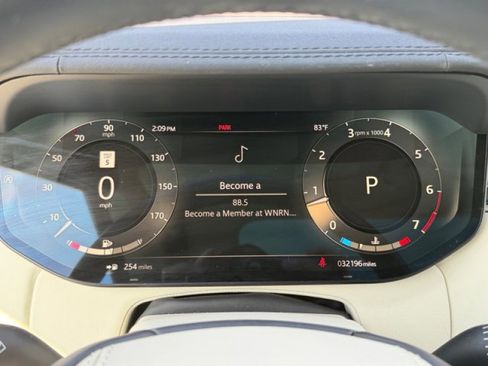 Used 2023 Land Rover Range Rover Long Wheelbase SE image 25