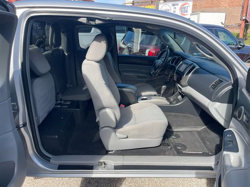 Used 2014 Toyota Tacoma 4x4 Access Cab image 35