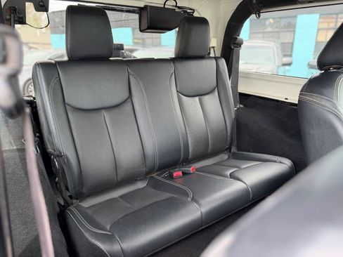 Used 2016 Jeep Wrangler Rubicon AWD/4WD image 7