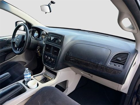Used 2014 Dodge Grand Caravan SXT image 12