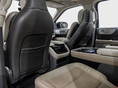 Used 2022 Lincoln Navigator L Reserve AWD/4WD image 37