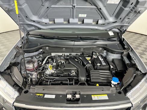 Used 2022 Volkswagen Taos SE w/ Panoramic Sunroof Package FWD image 33
