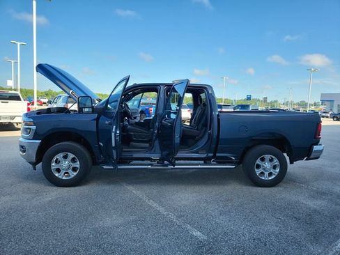 Used 2025 RAM 2500 Big Horn AWD/4WD image 15