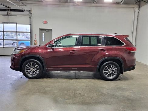 Used 2017 Toyota Highlander XLE image 9