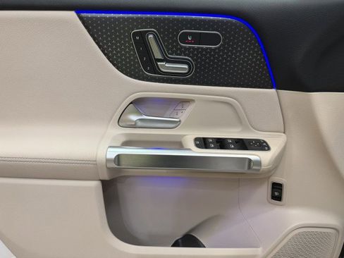 Certified 2025 Mercedes-Benz GLB 250 image 17