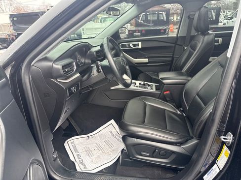 Used 2023 Ford Explorer XLT w/ Equipment Group 202A image 24