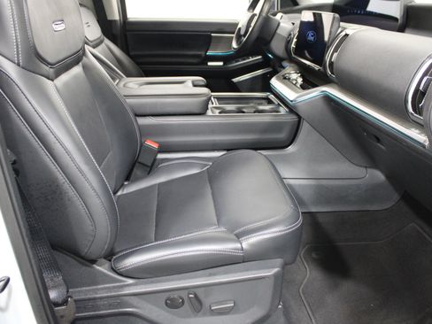 Used 2025 Ford Expedition Platinum AWD/4WD image 30