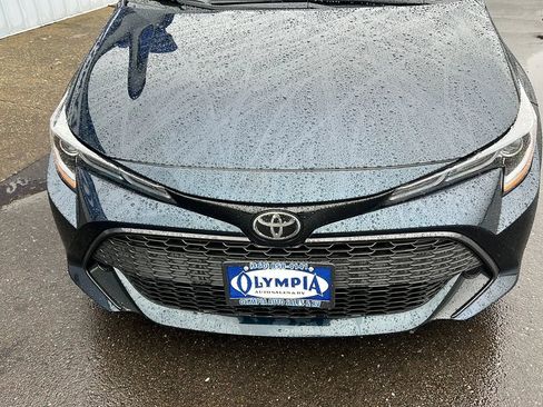 Used 2021 Toyota Corolla SE w/ SE Preferred Package image 2