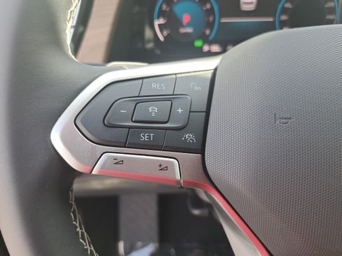 Used 2024 Volkswagen Atlas SE FWD image 17