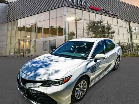 Used 2019 Toyota Camry LE FWD image 1