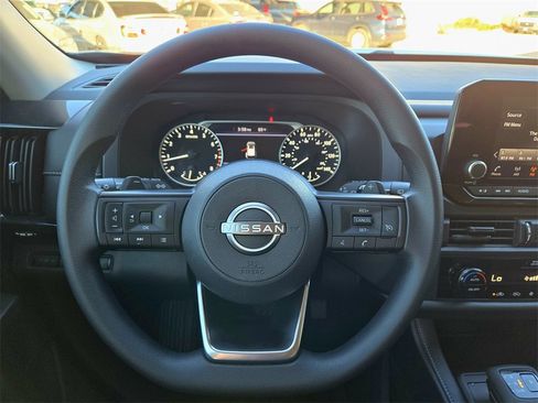 Used 2023 Nissan Pathfinder S image 14