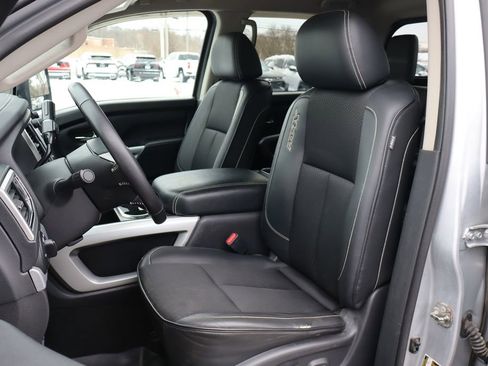 Used 2018 Nissan Titan PRO-4X image 12