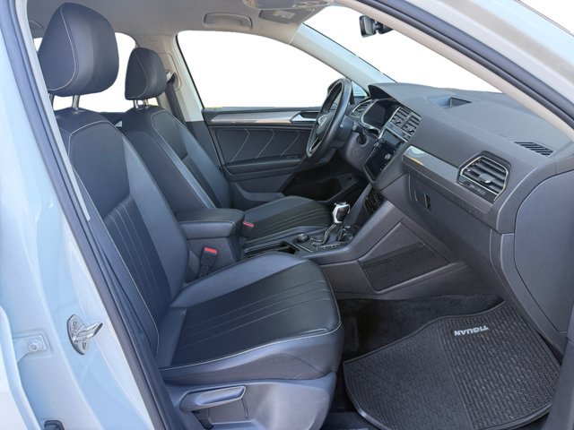 Used 2024 Volkswagen Tiguan SE AWD/4WD image 12