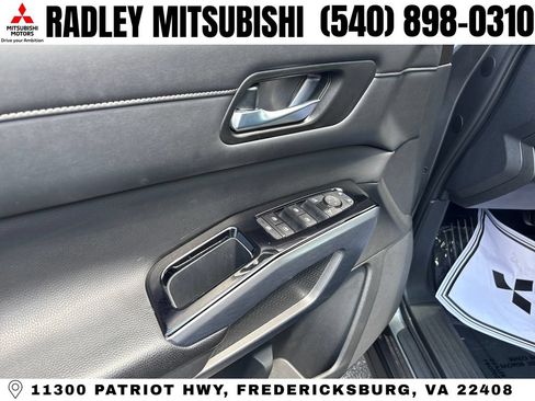 Used 2023 Nissan Pathfinder SL AWD/4WD image 5