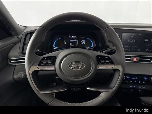 Certified 2025 Hyundai Elantra Sport FWD image 30