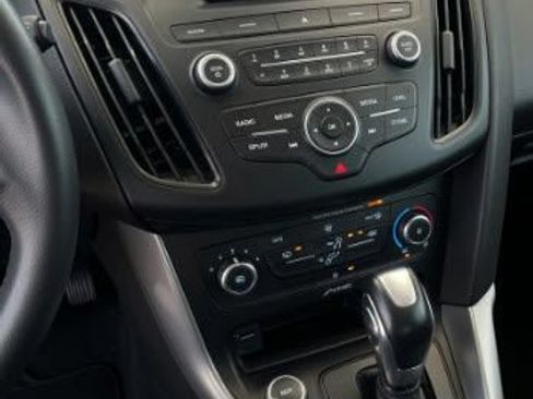 Used 2016 Ford Focus SE FWD image 8