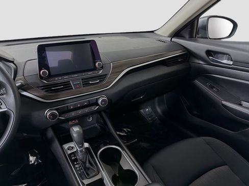 Used 2024 Nissan Altima 2.5 SV image 24