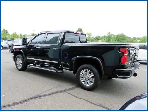 Used 2024 Chevrolet Silverado 2500 High Country w/ High Country Premium Package AWD/4WD image 6