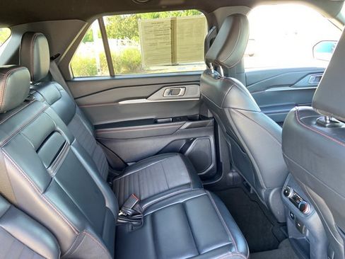 Used 2025 Ford Explorer ST-Line w/ ST-Line Street Pack AWD/4WD image 24